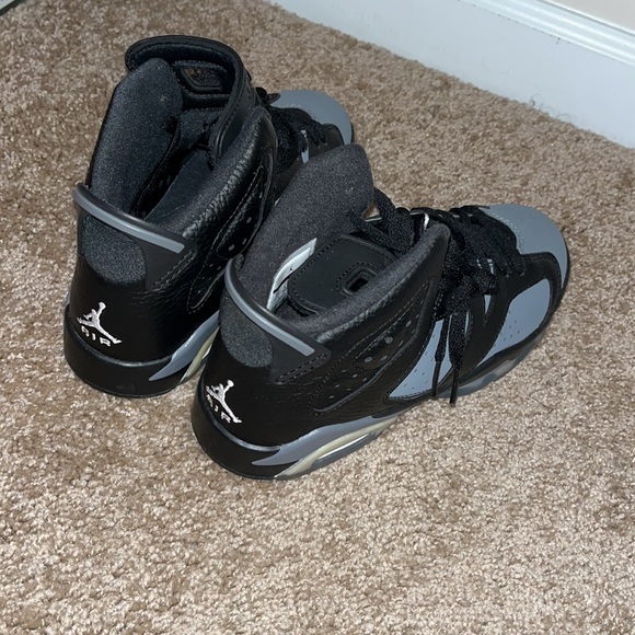 Jordan 6 - Picture 2 of 5